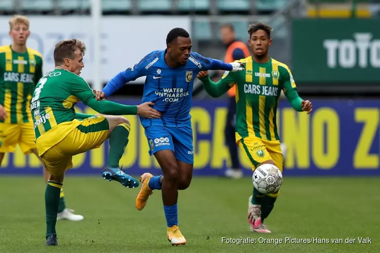 Vitesse met tien man langs pover ADO Den Haag