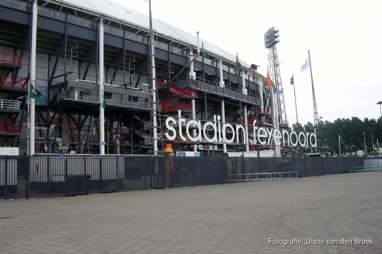 Feyenoord wint ruim van Heracles Almelo door hattrick Gimènez