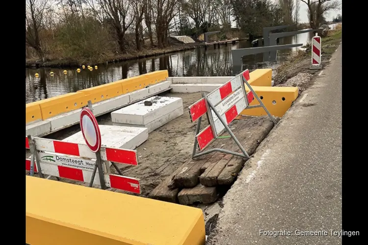 Werkzaamheden fietsbrug over Haarlemmertrekvaart